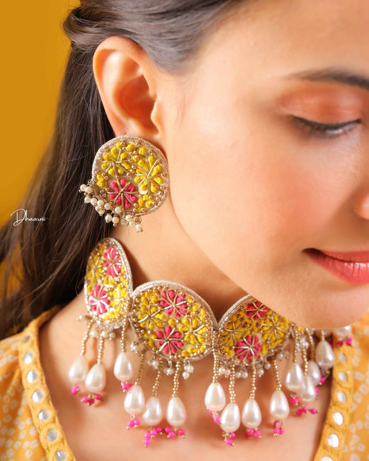 Golden Tulip choker with earrings