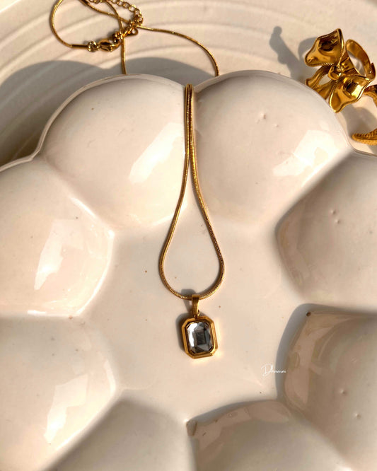 Aesthetic stone chain
